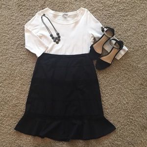 🎉 DONATING SOON Black ruffled cotton lace skirt.